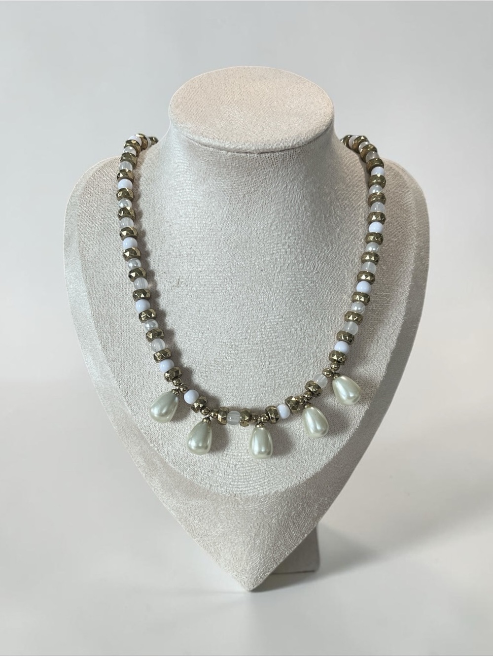 Elegant Faux White Pearl Teardrop Beaded Necklace